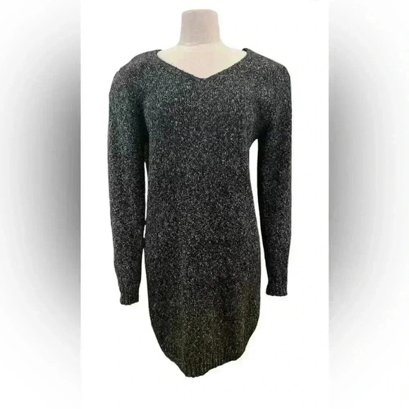 Women’s Charlotte Russe V-neck sweater dress - Picture 2 of 6